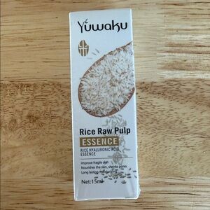 Rice Raw Pulp Essence Moisturizer - White